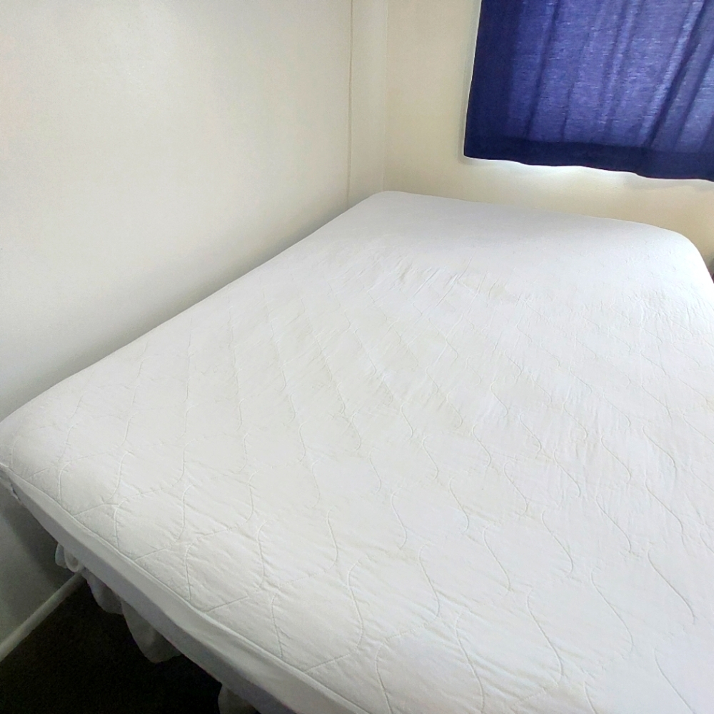 100% Cotton Mattress Cover—Fits Up to 12" Queen Mattress